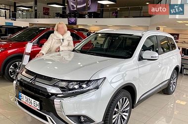 Позашляховик / Кросовер Mitsubishi Outlander 2020 в Києві