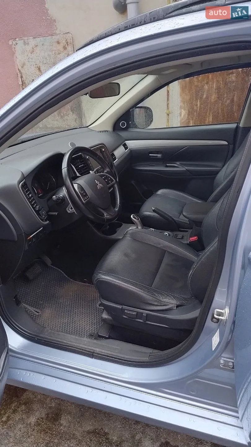 2013 Mitsubishi Outlander - мініатюра 12