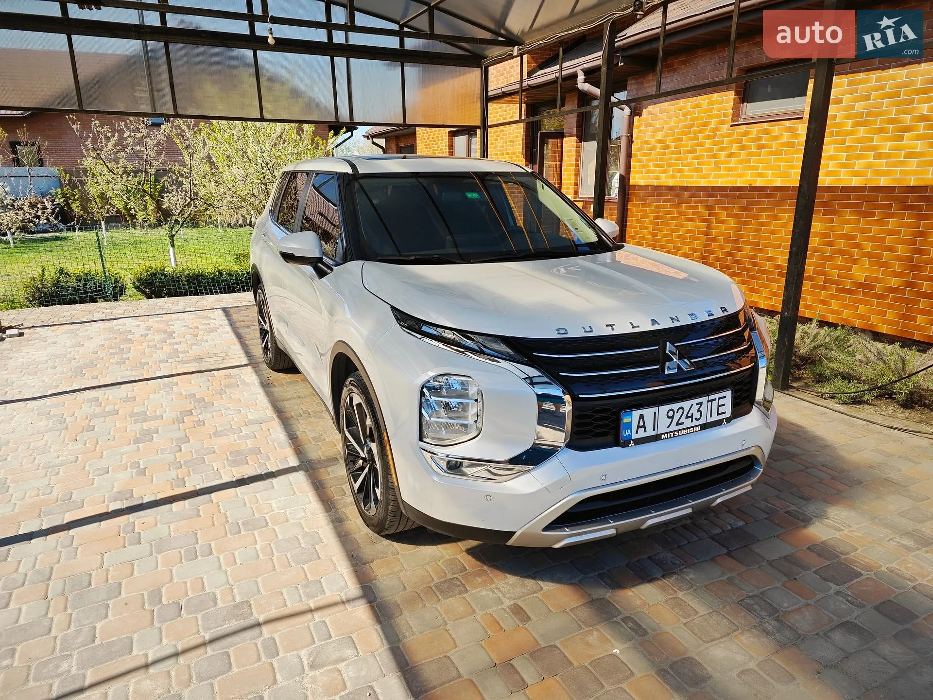 2023 Mitsubishi Outlander - фото 1