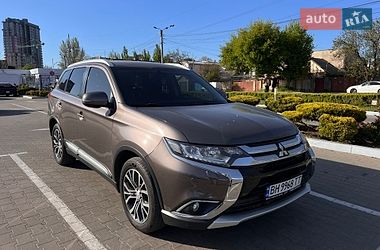 Внедорожник / Кроссовер Mitsubishi Outlander 2016 в Одессе