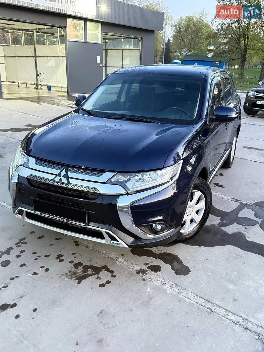 2021 Mitsubishi Outlander - фото 1