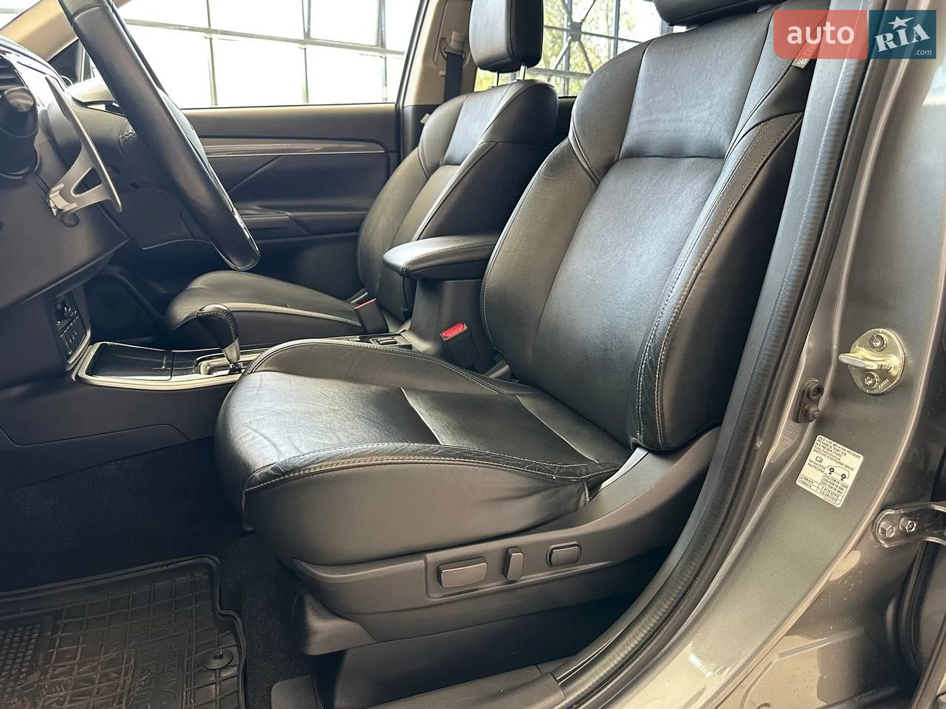 2020 Mitsubishi Outlander - мініатюра 43