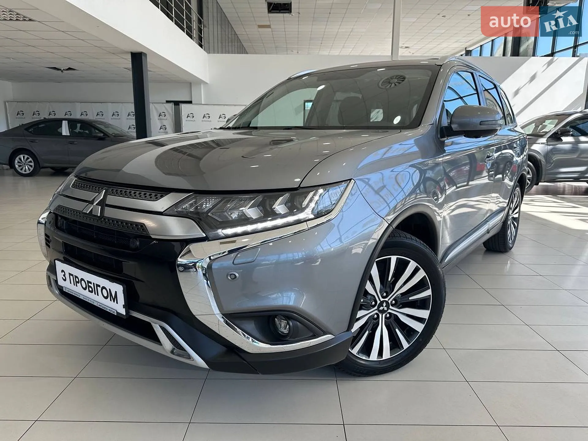 2020 Mitsubishi Outlander - фото 1