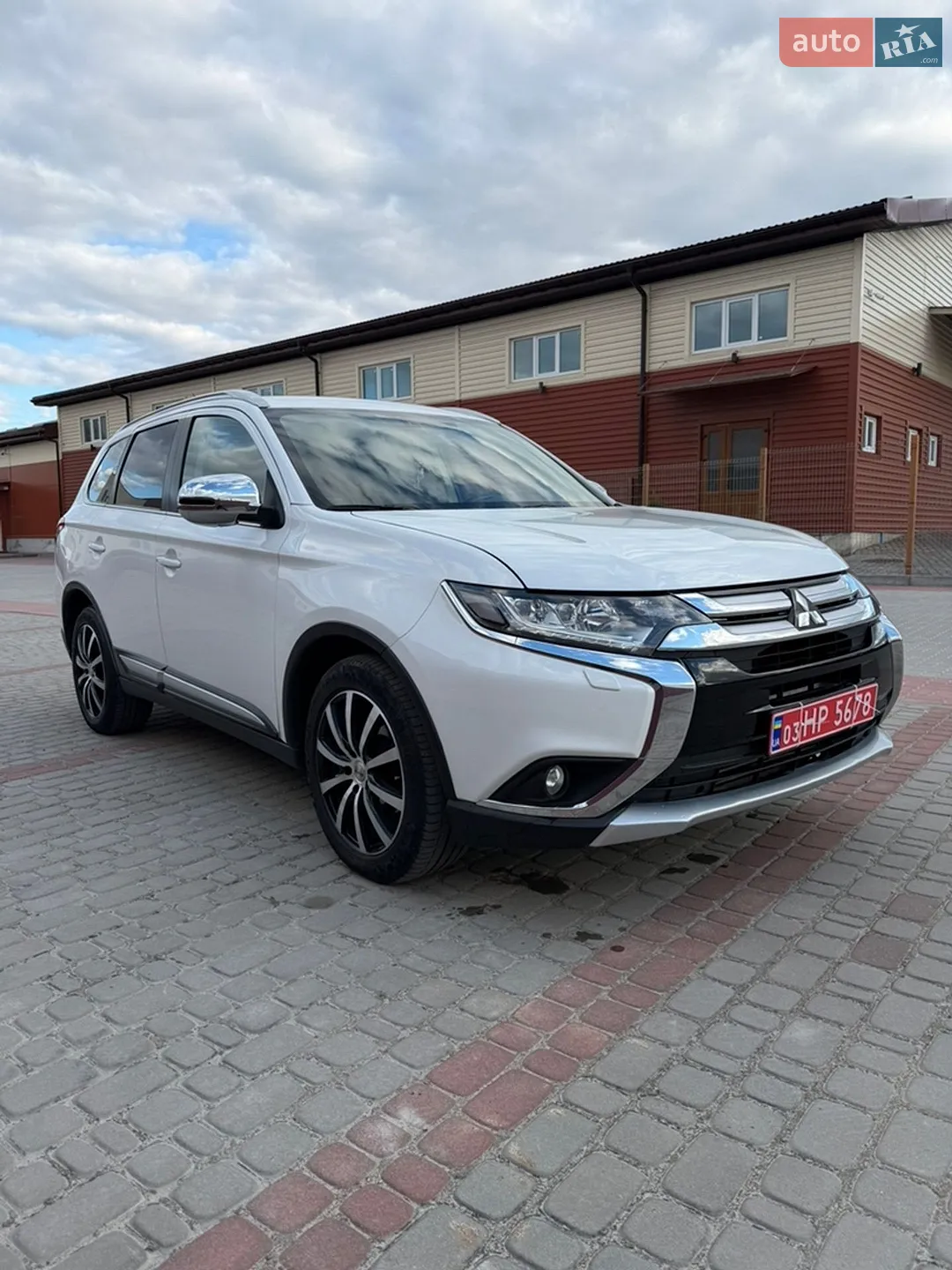 2016 Mitsubishi Outlander - мініатюра 2