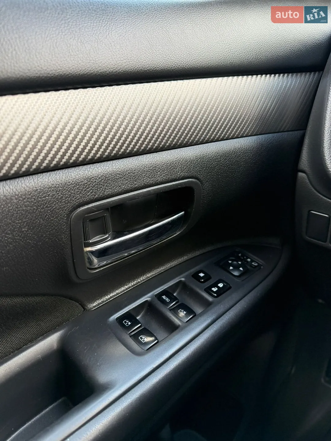 2016 Mitsubishi Outlander - мініатюра 23