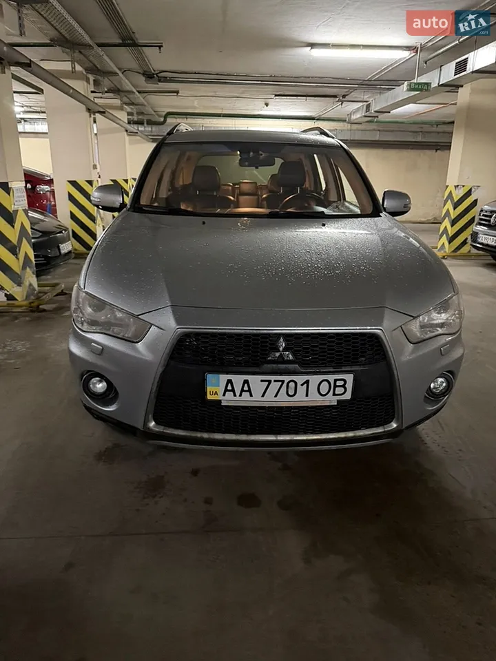 2010 Mitsubishi Outlander - мініатюра 21