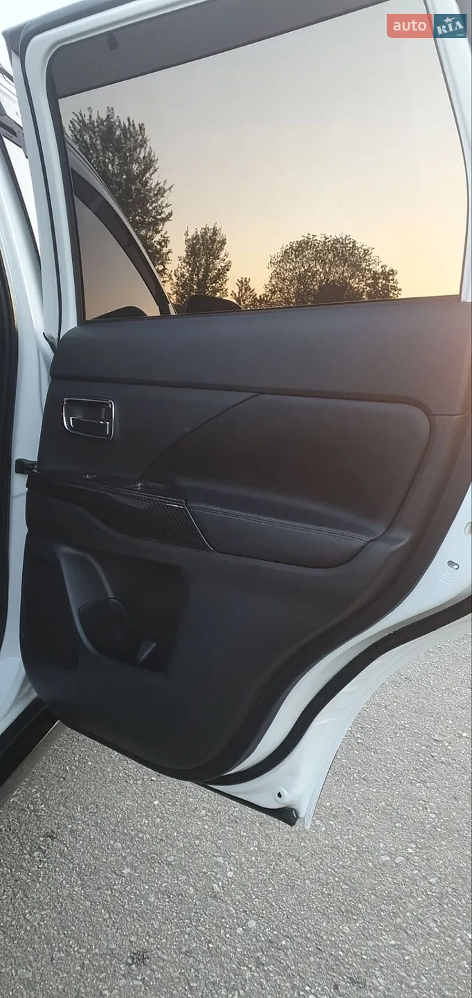 2018 Mitsubishi Outlander - мініатюра 28
