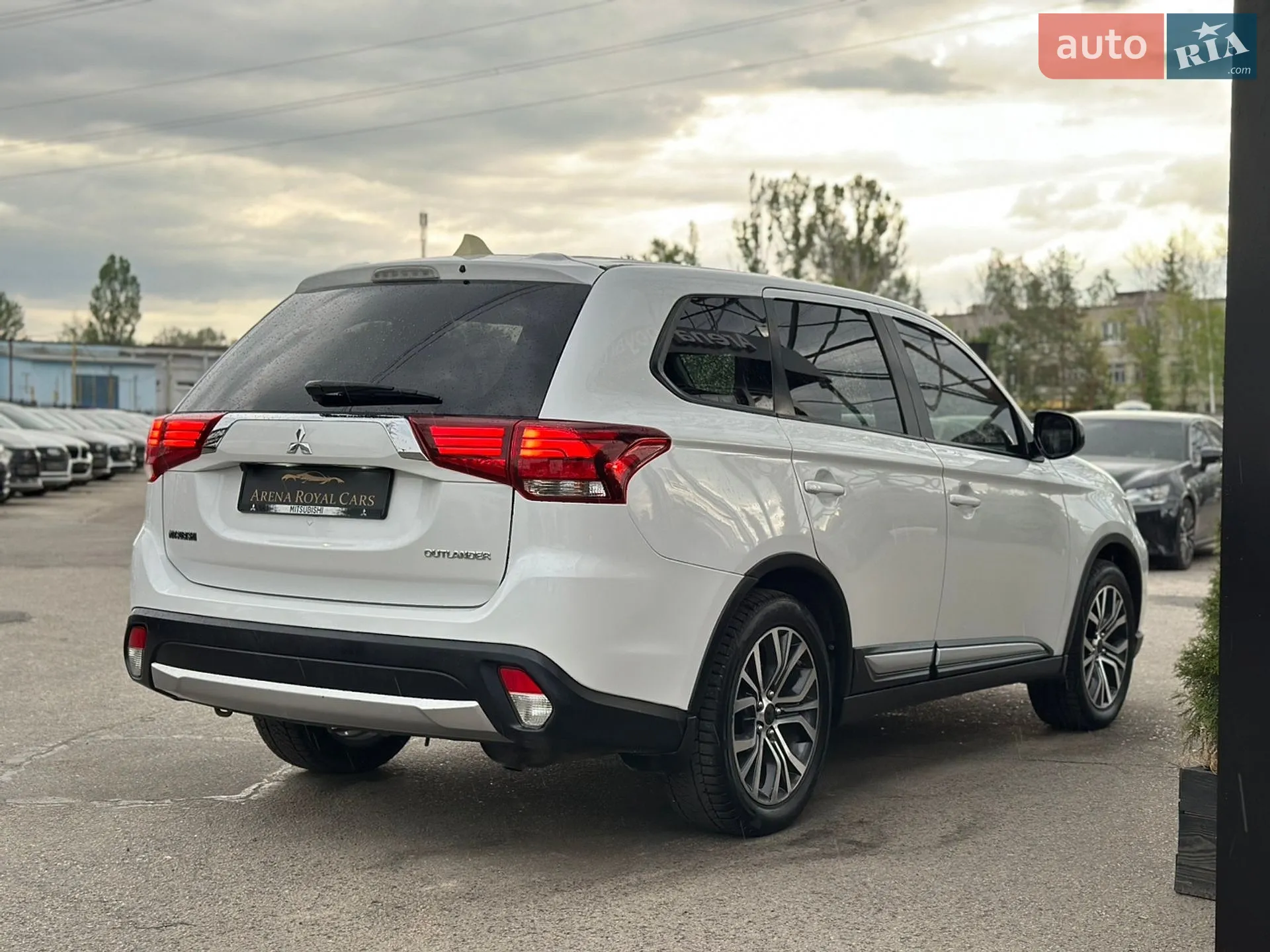 2016 Mitsubishi Outlander - мініатюра 10