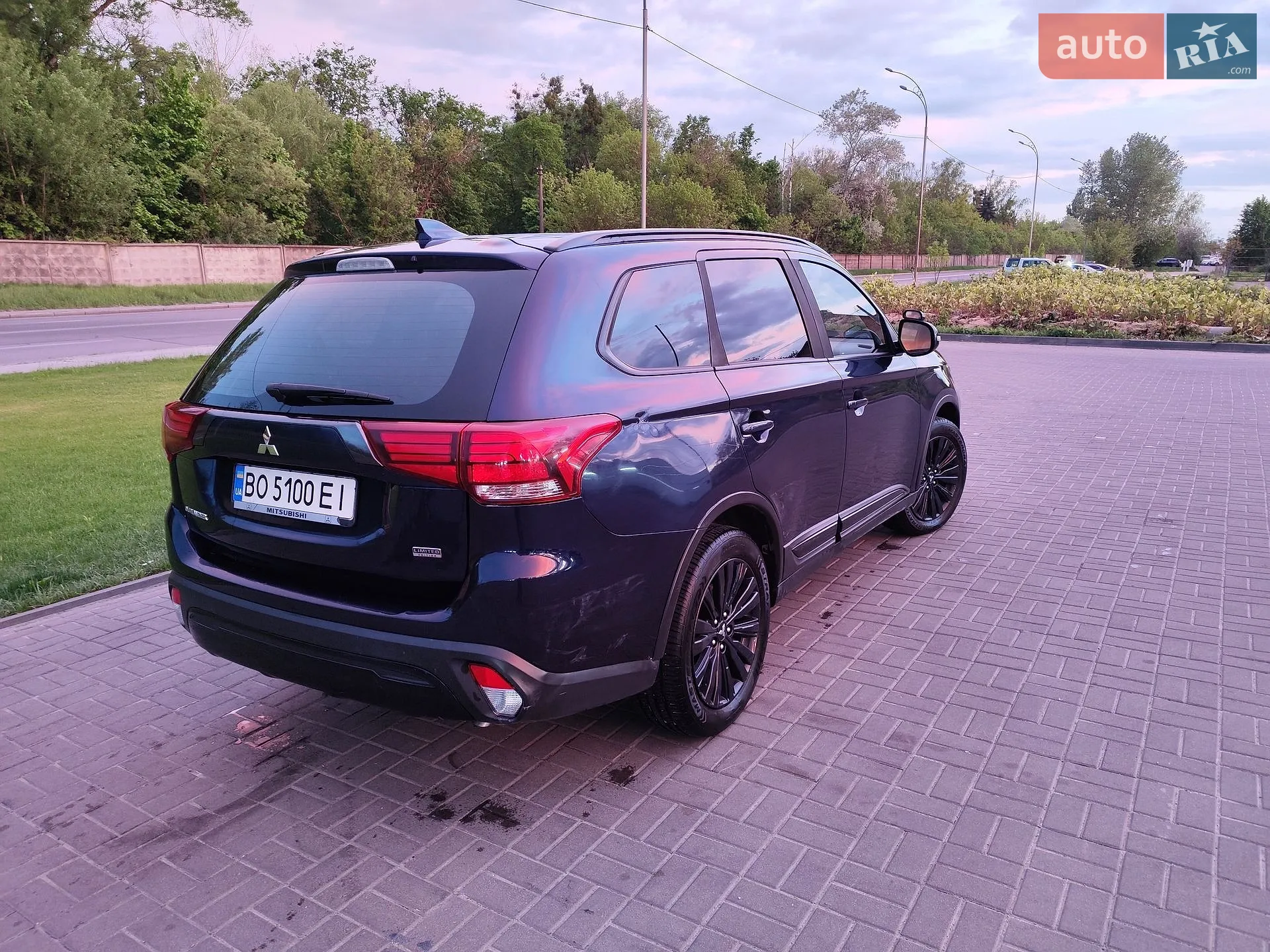 2020 Mitsubishi Outlander - мініатюра 2