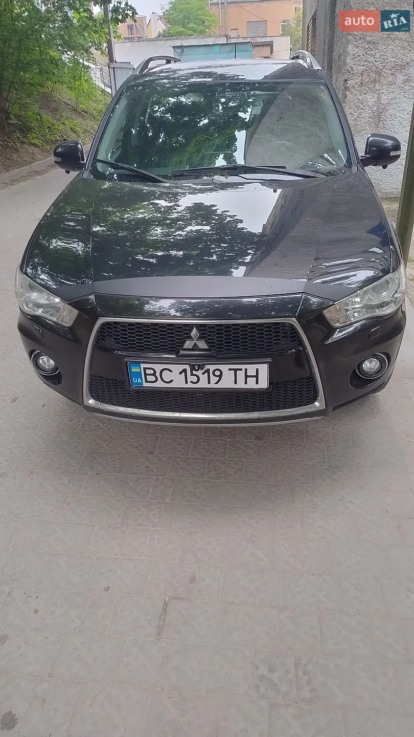 2010 Mitsubishi Outlander - фото 1