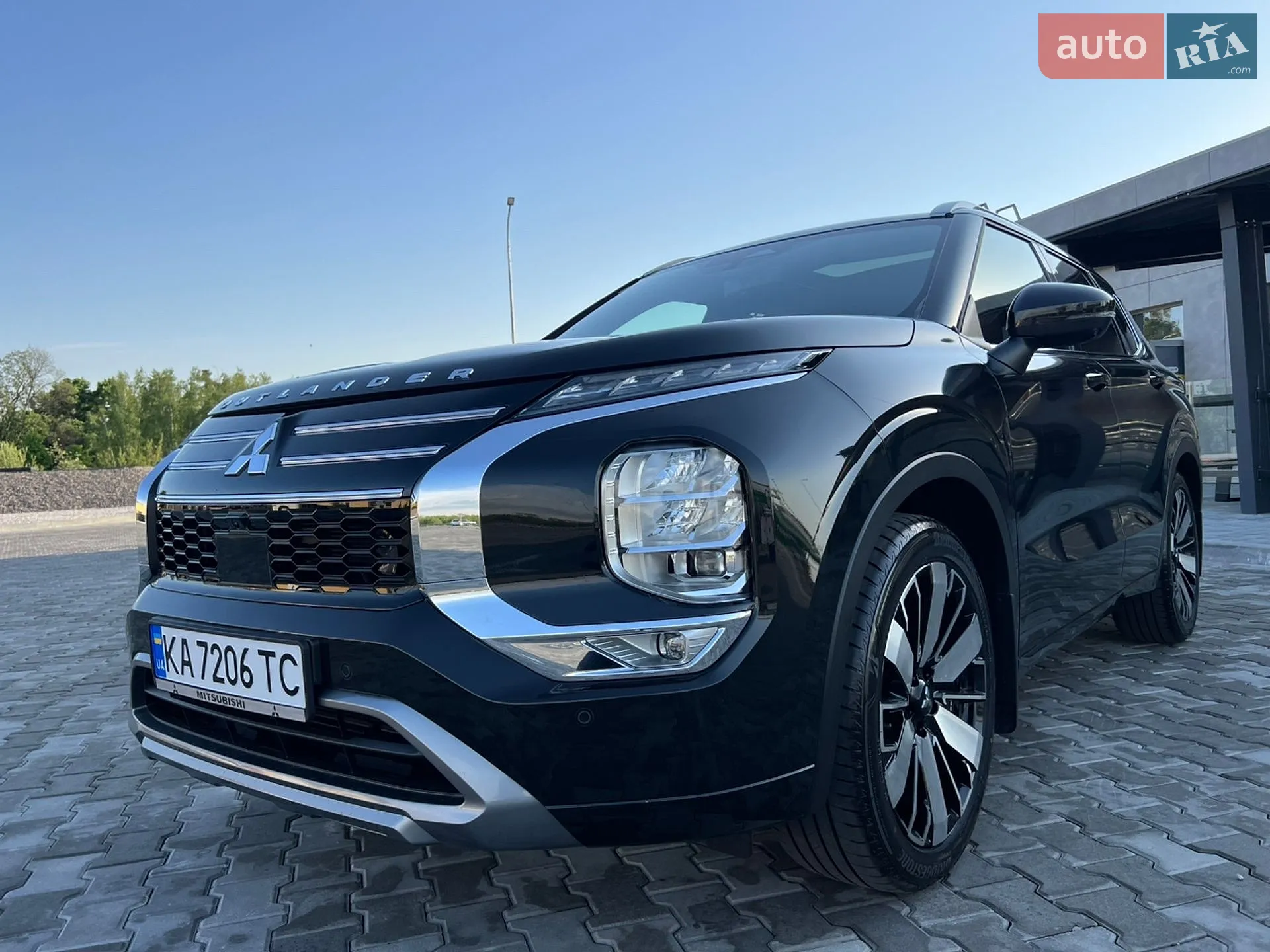 2025 Mitsubishi Outlander - мініатюра 2