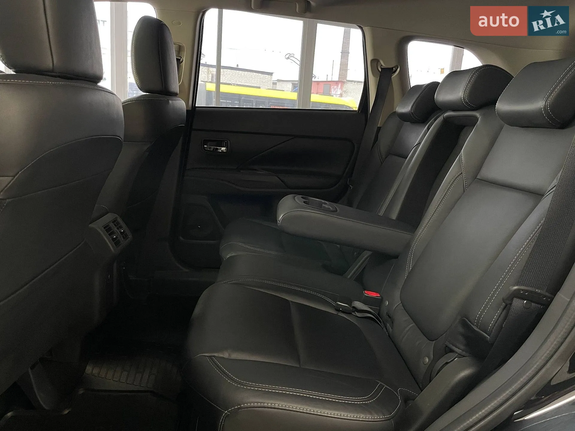 2020 Mitsubishi Outlander - мініатюра 45