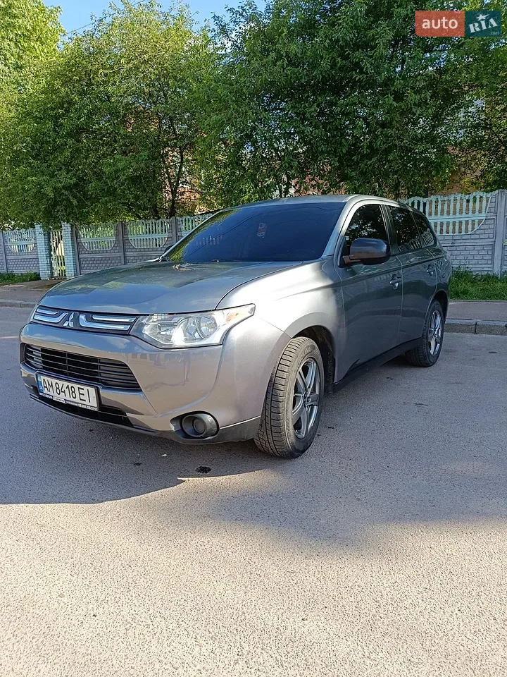 2014 Mitsubishi Outlander - мініатюра 21