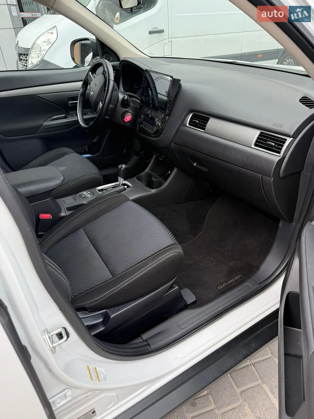 2016 Mitsubishi Outlander - мініатюра 12