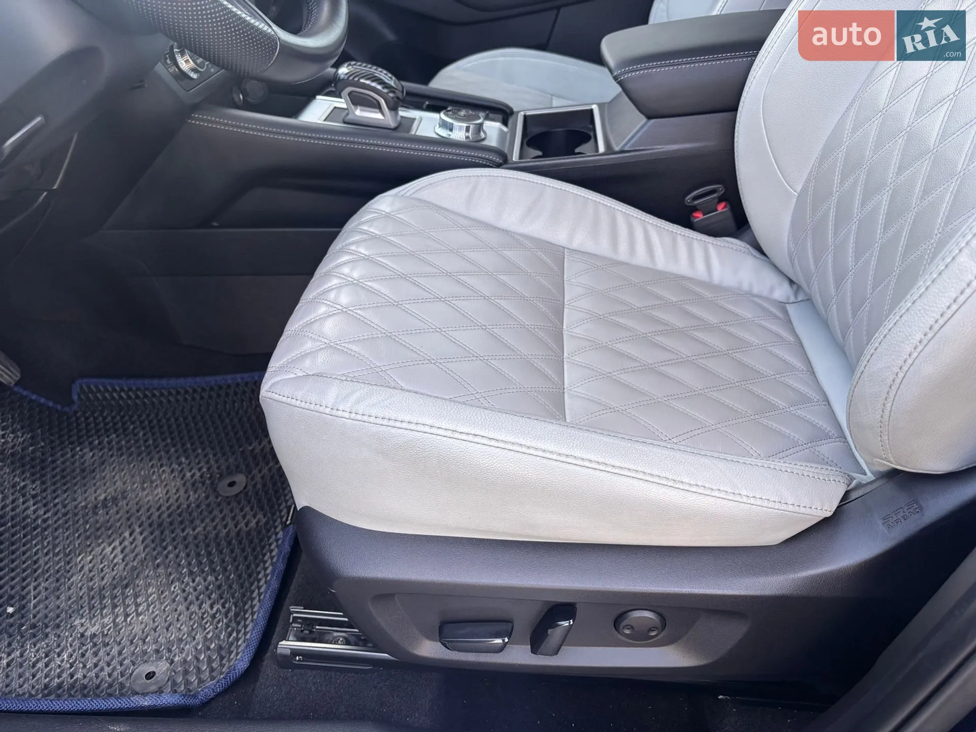2022 Mitsubishi Outlander - мініатюра 32