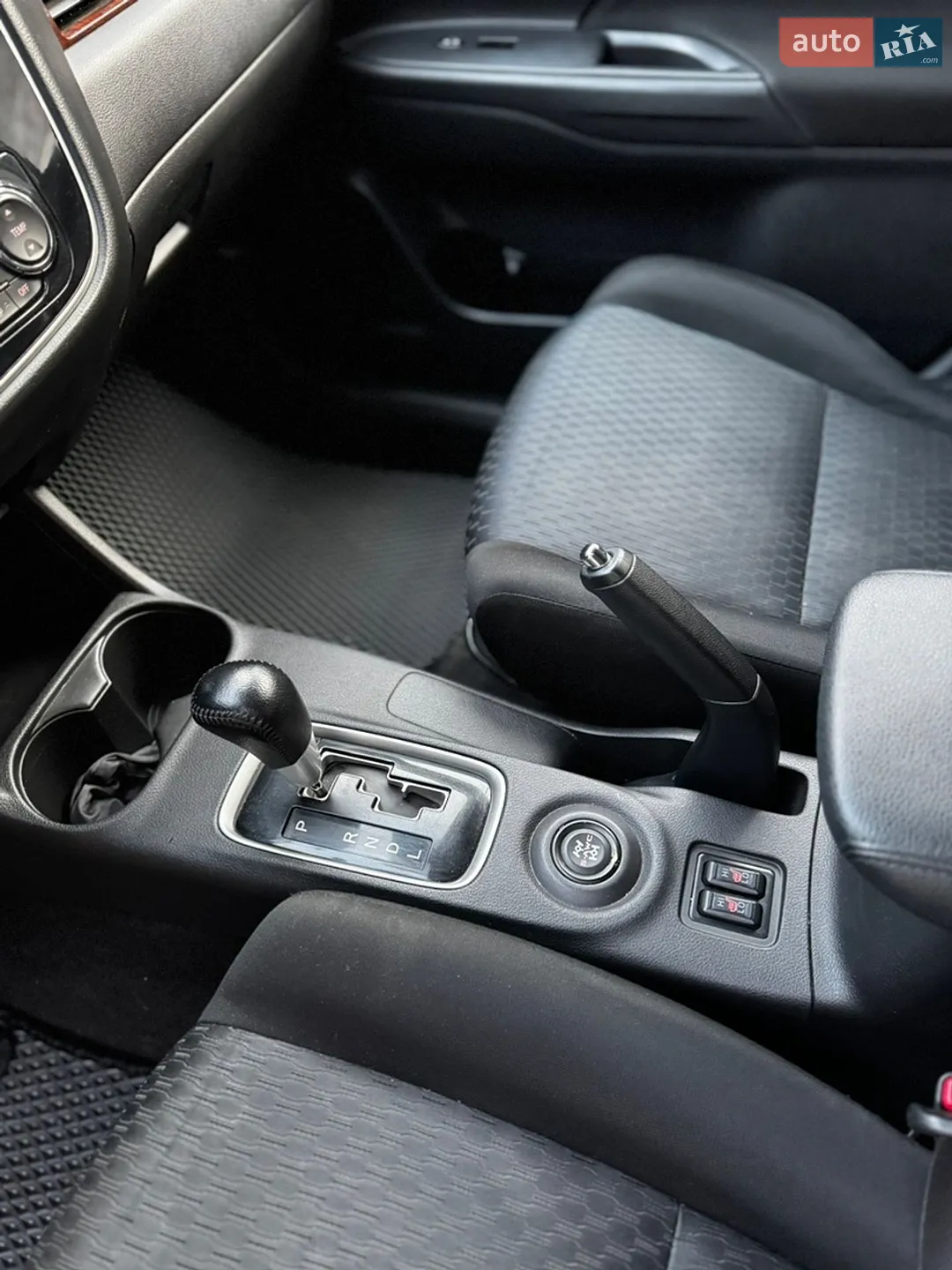 2013 Mitsubishi Outlander - мініатюра 15