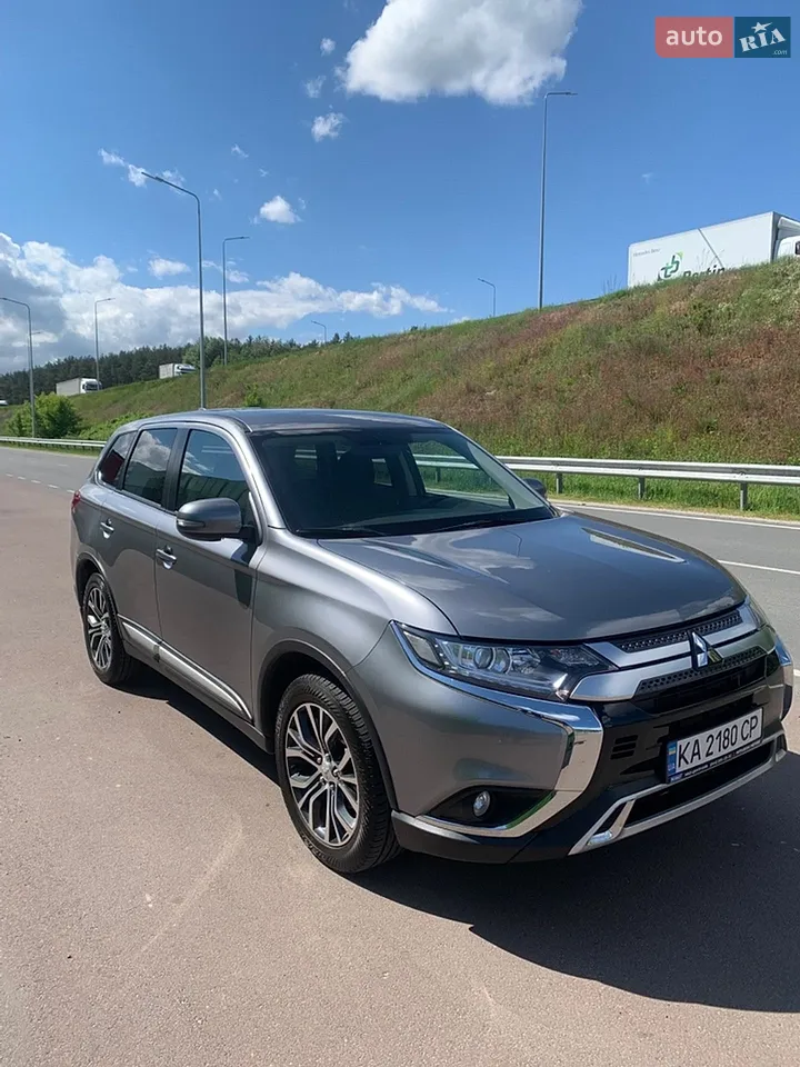 2019 Mitsubishi Outlander - мініатюра 18