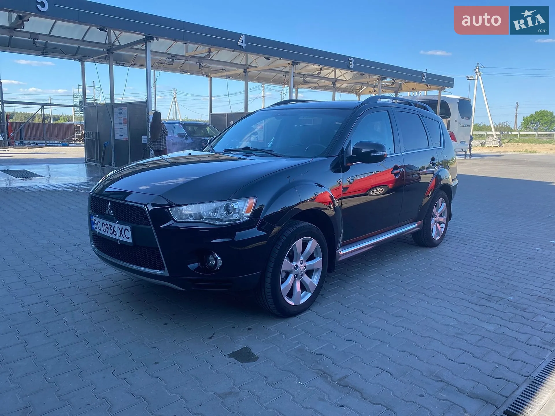 2010 Mitsubishi Outlander - фото 1