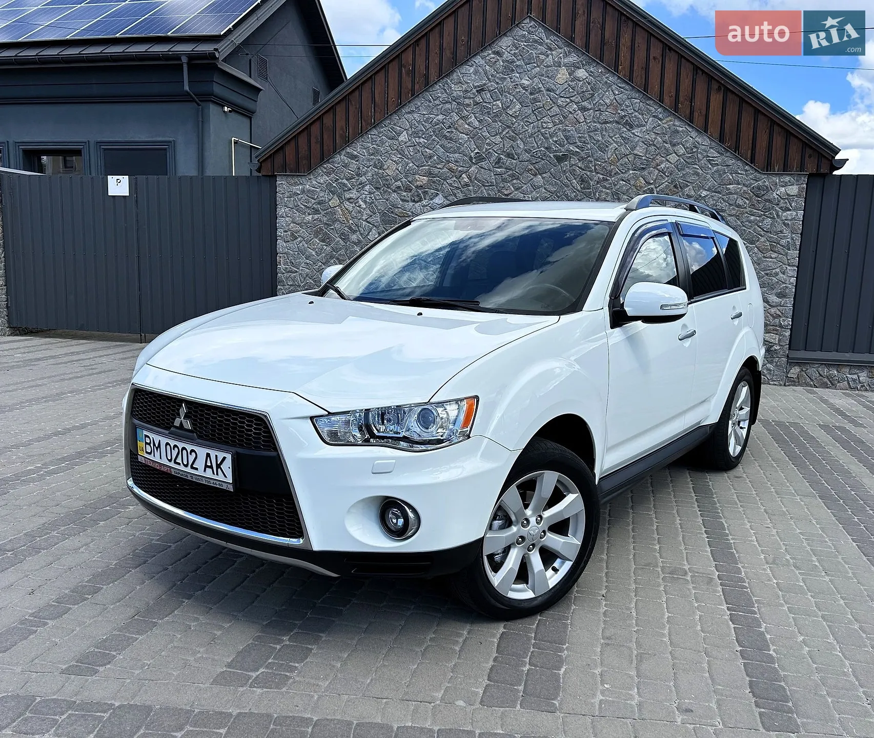 2011 Mitsubishi Outlander - фото 1