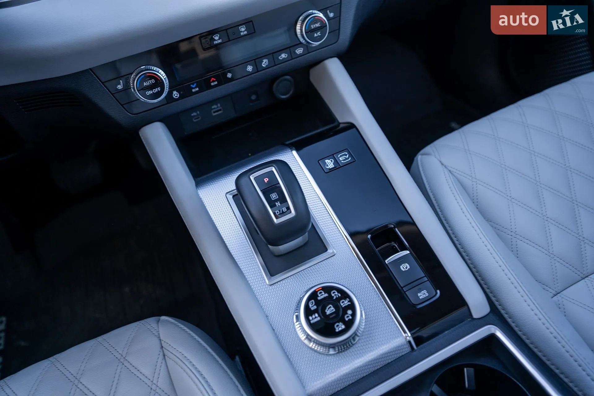 2023 Mitsubishi Outlander - мініатюра 24