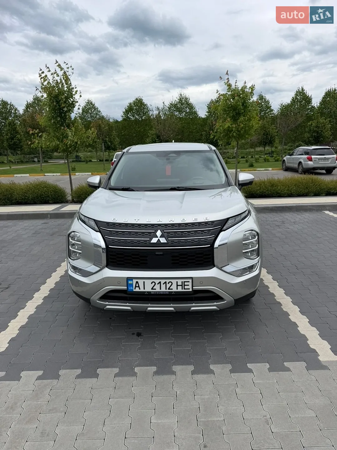 2021 Mitsubishi Outlander - фото 1
