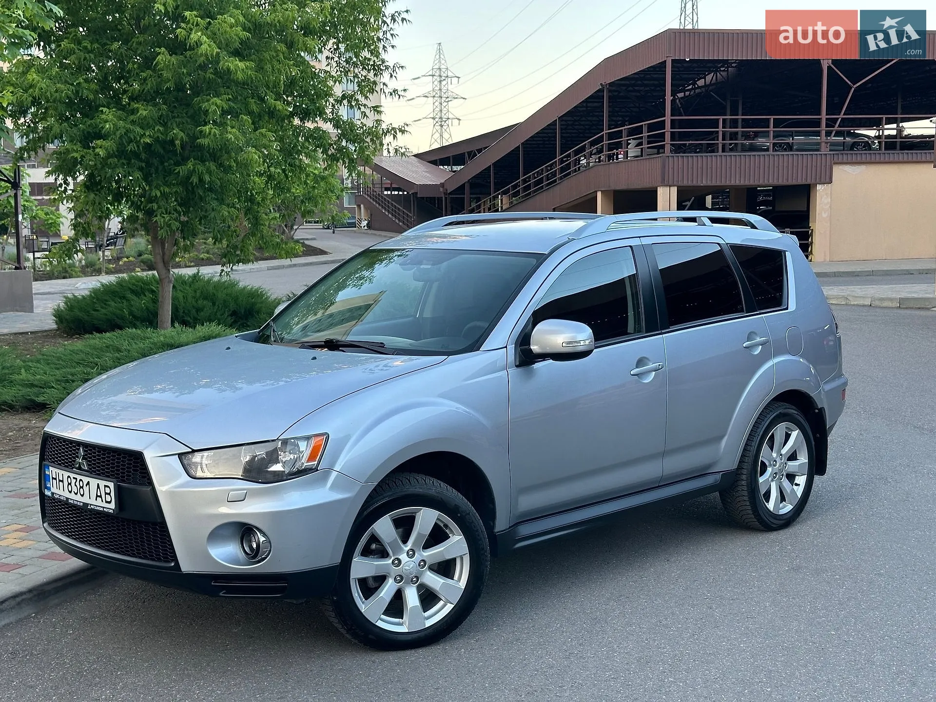 2010 Mitsubishi Outlander - фото 1