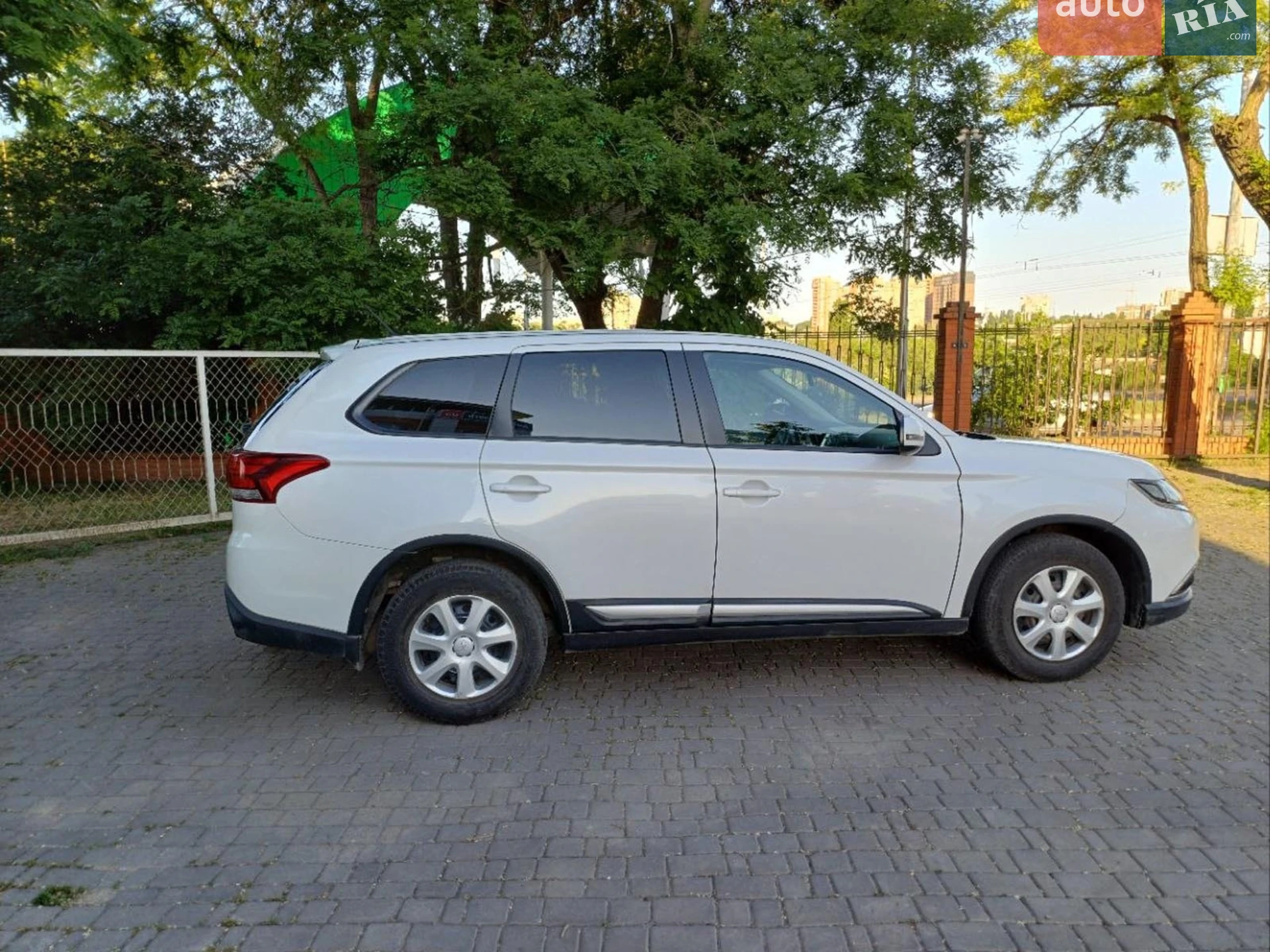 2016 Mitsubishi Outlander - мініатюра 14