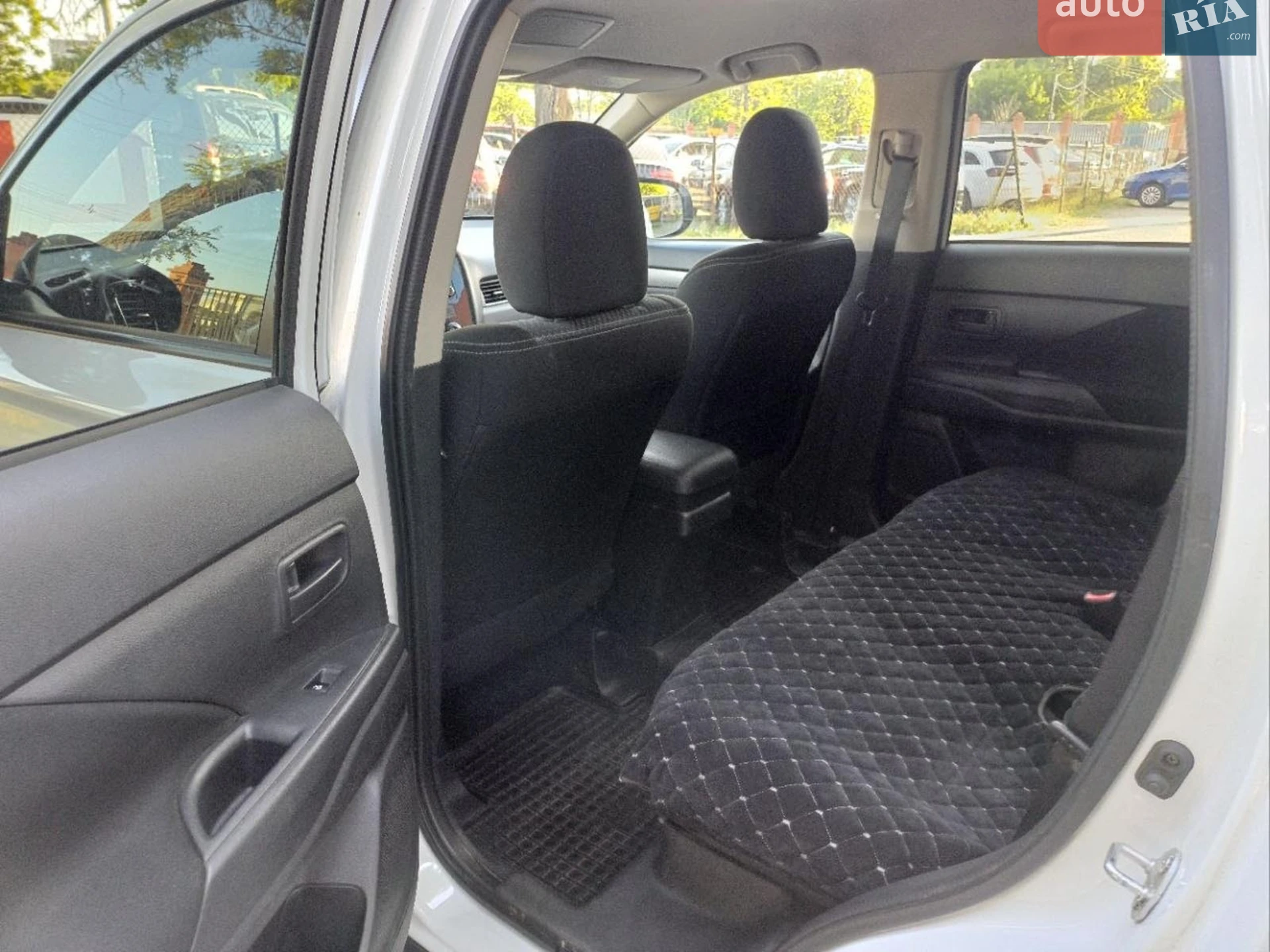 2016 Mitsubishi Outlander - мініатюра 10