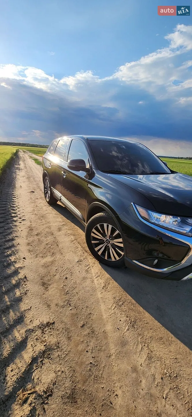 2020 Mitsubishi Outlander - мініатюра 2