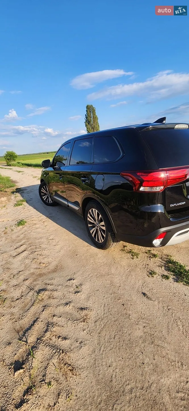 2020 Mitsubishi Outlander - мініатюра 8