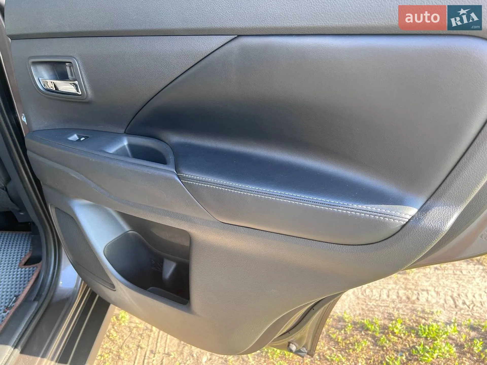 2021 Mitsubishi Outlander - мініатюра 13