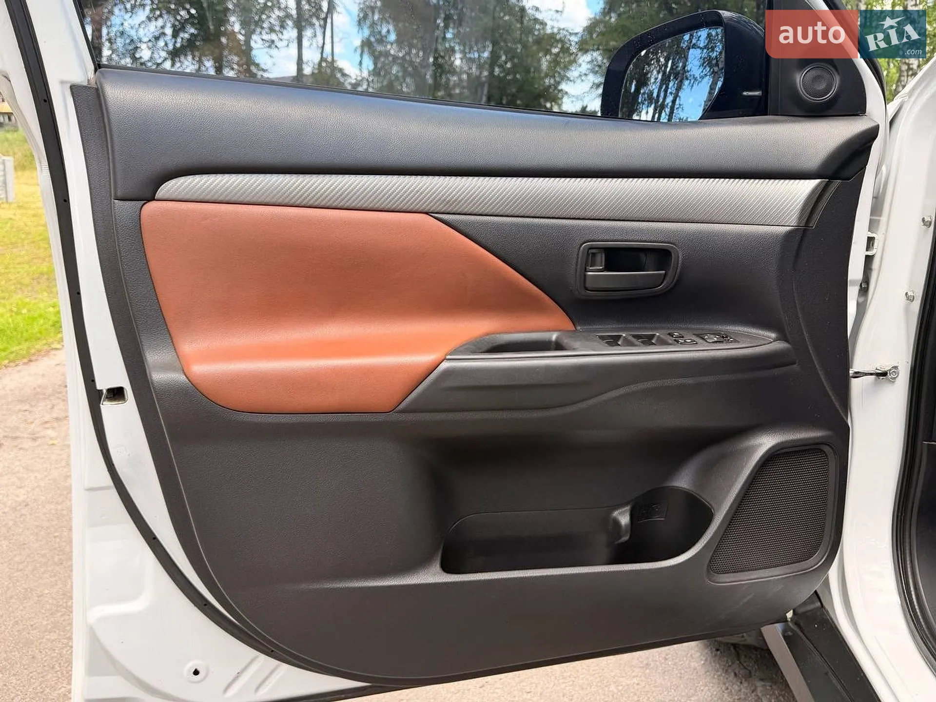 2014 Mitsubishi Outlander - мініатюра 17