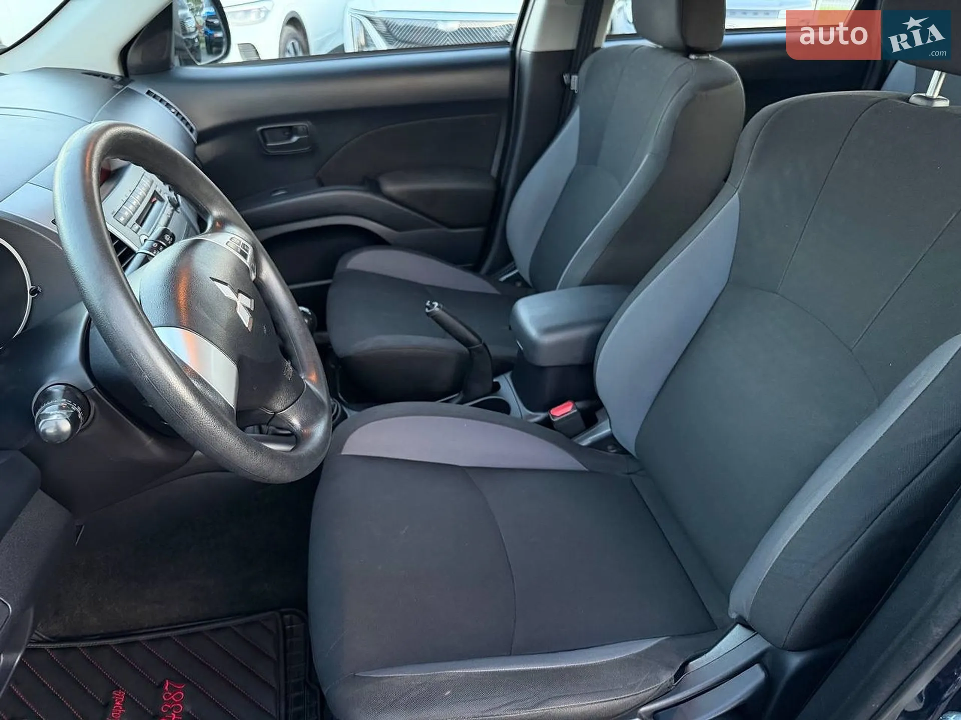 2011 Mitsubishi Outlander - мініатюра 12