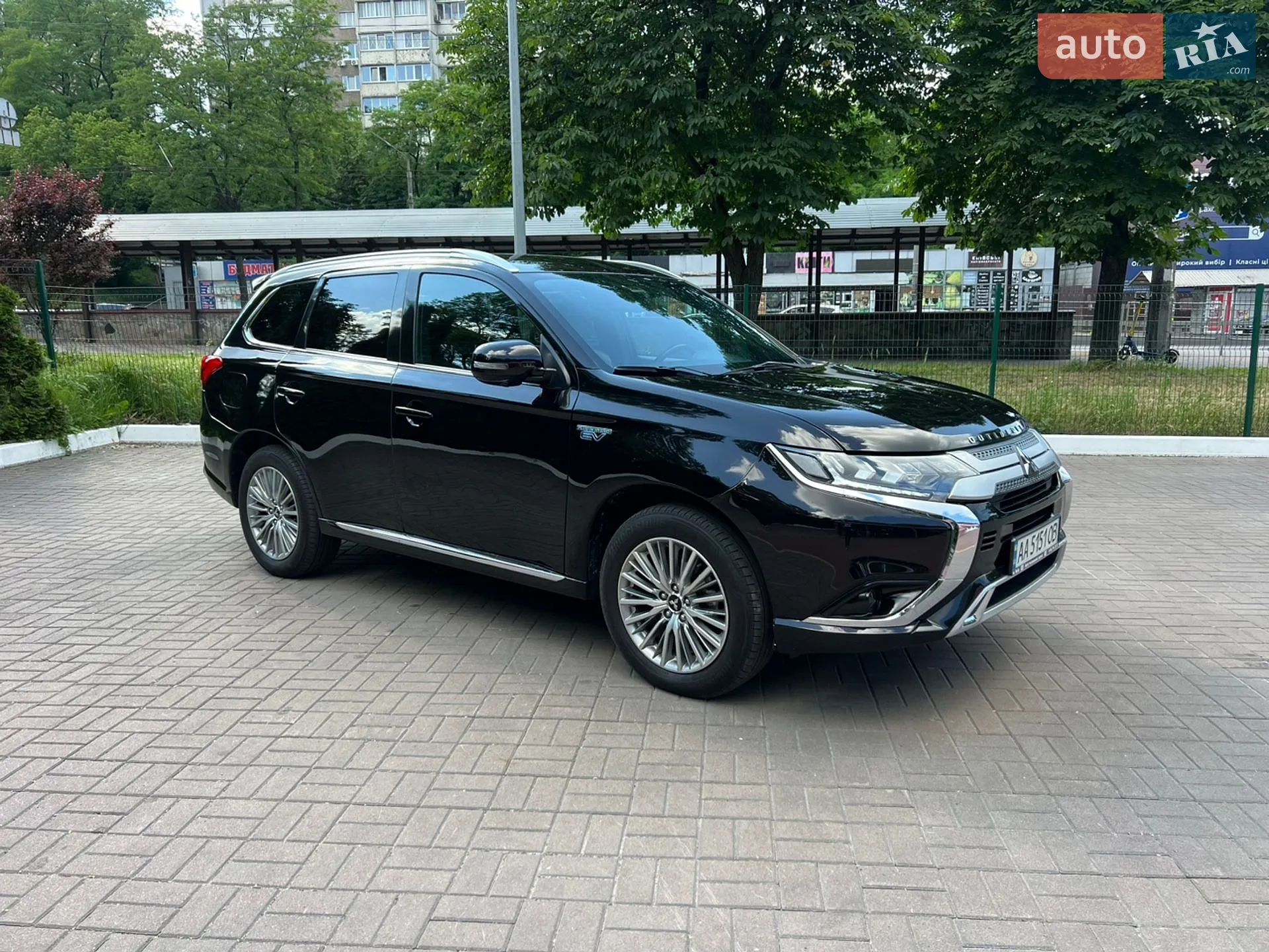 2021 Mitsubishi Outlander - мініатюра 3