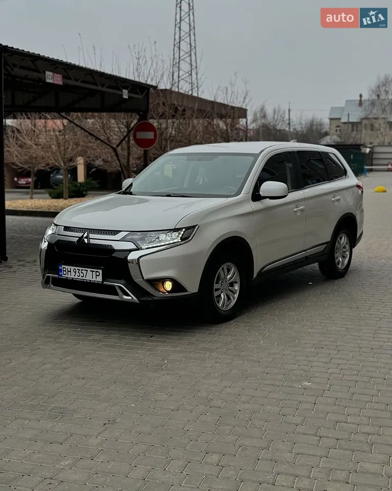 2020 Mitsubishi Outlander - мініатюра 26