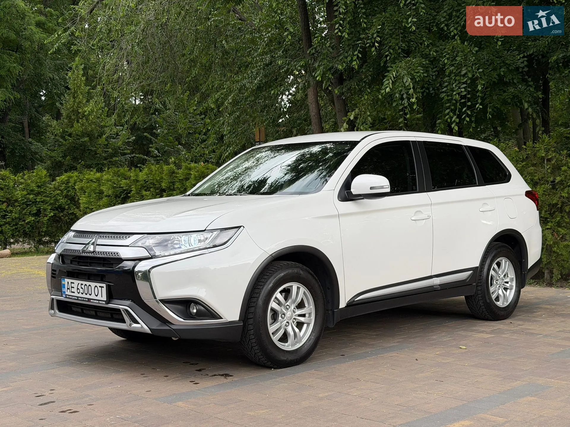 2021 Mitsubishi Outlander - фото 1