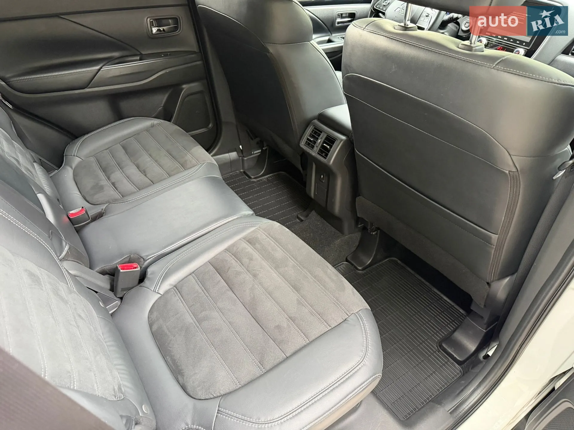 2021 Mitsubishi Outlander - мініатюра 23