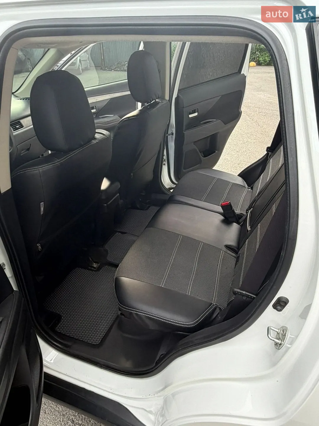 2013 Mitsubishi Outlander - мініатюра 13