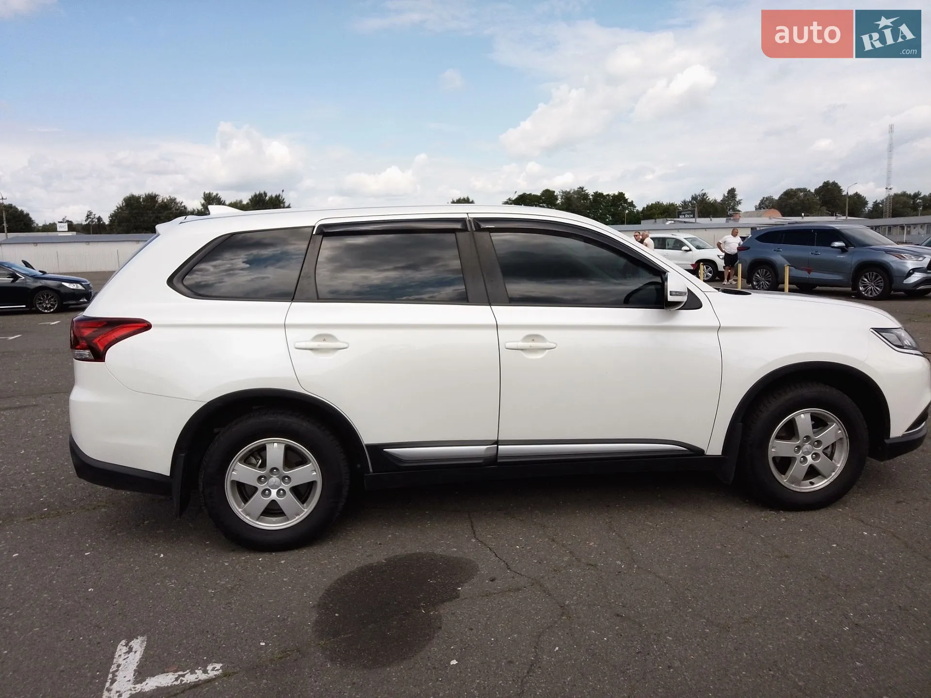 2021 Mitsubishi Outlander - мініатюра 3