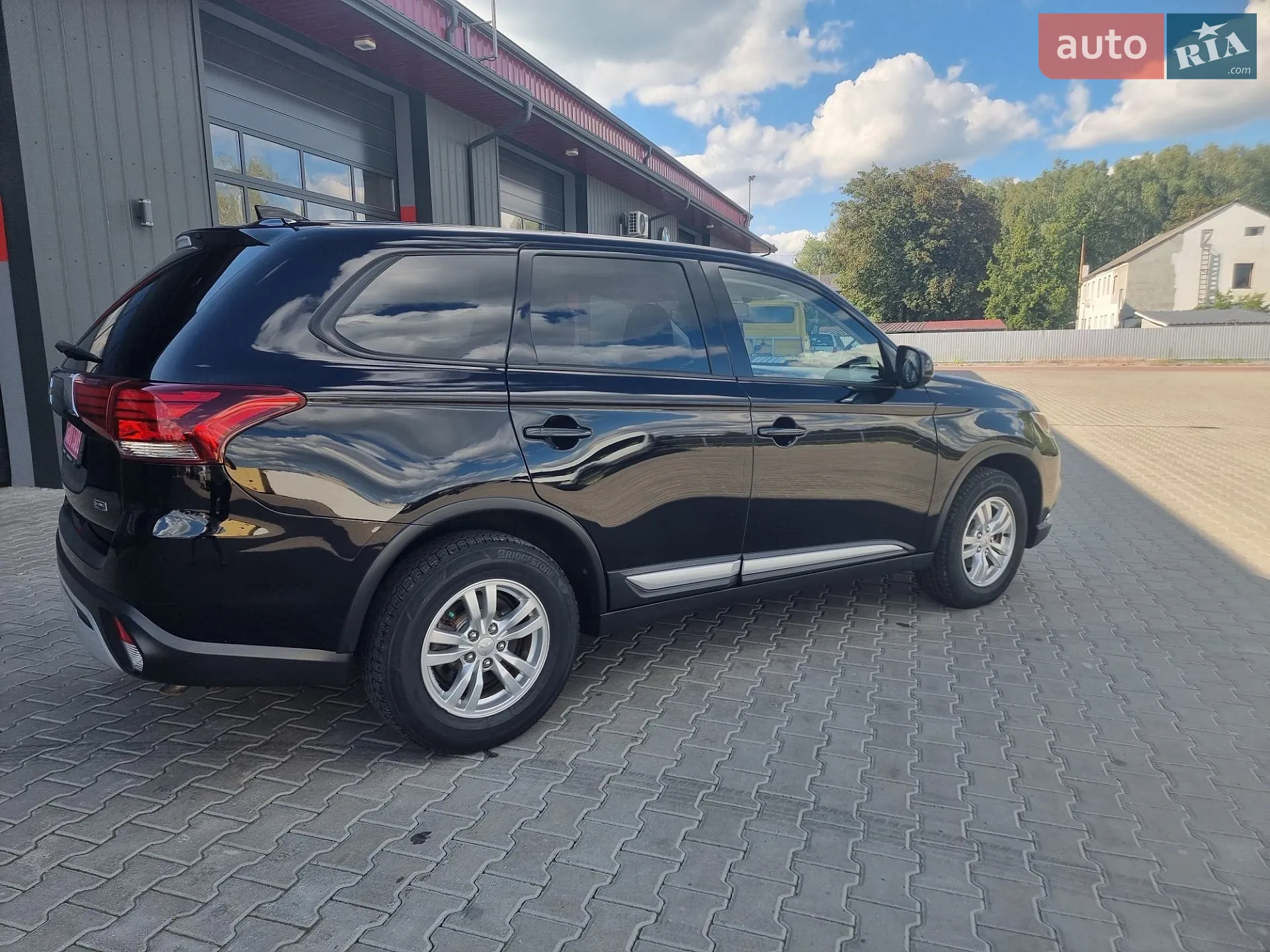 2020 Mitsubishi Outlander - мініатюра 12