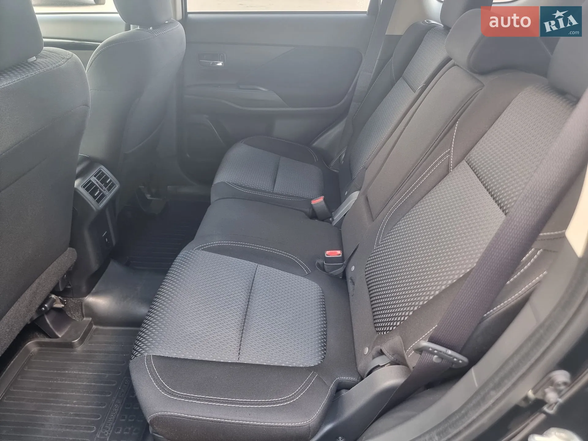 2020 Mitsubishi Outlander - мініатюра 32