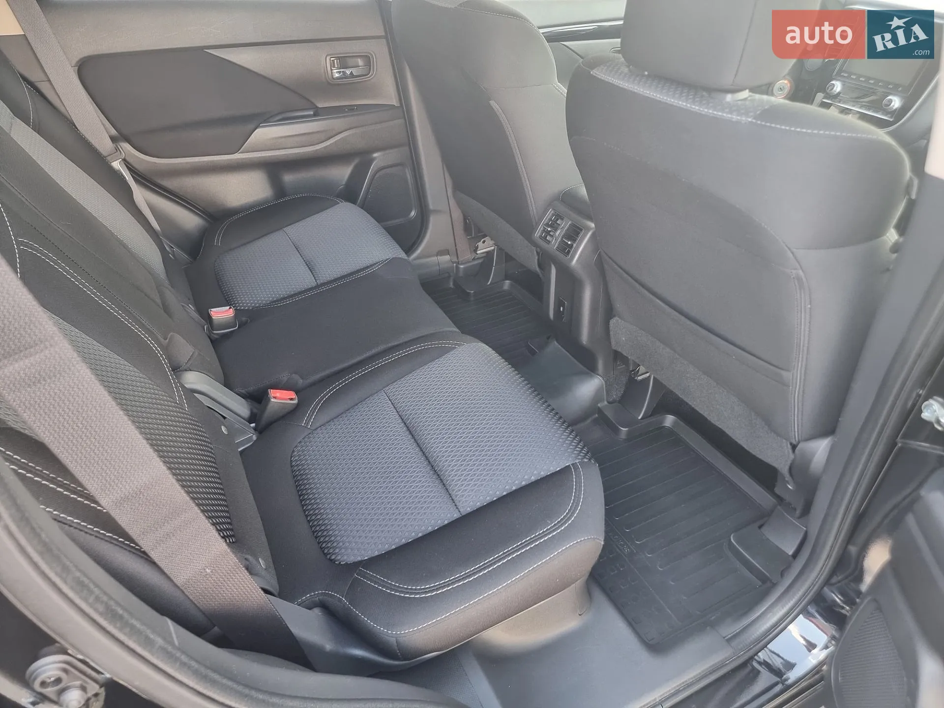 2020 Mitsubishi Outlander - мініатюра 44