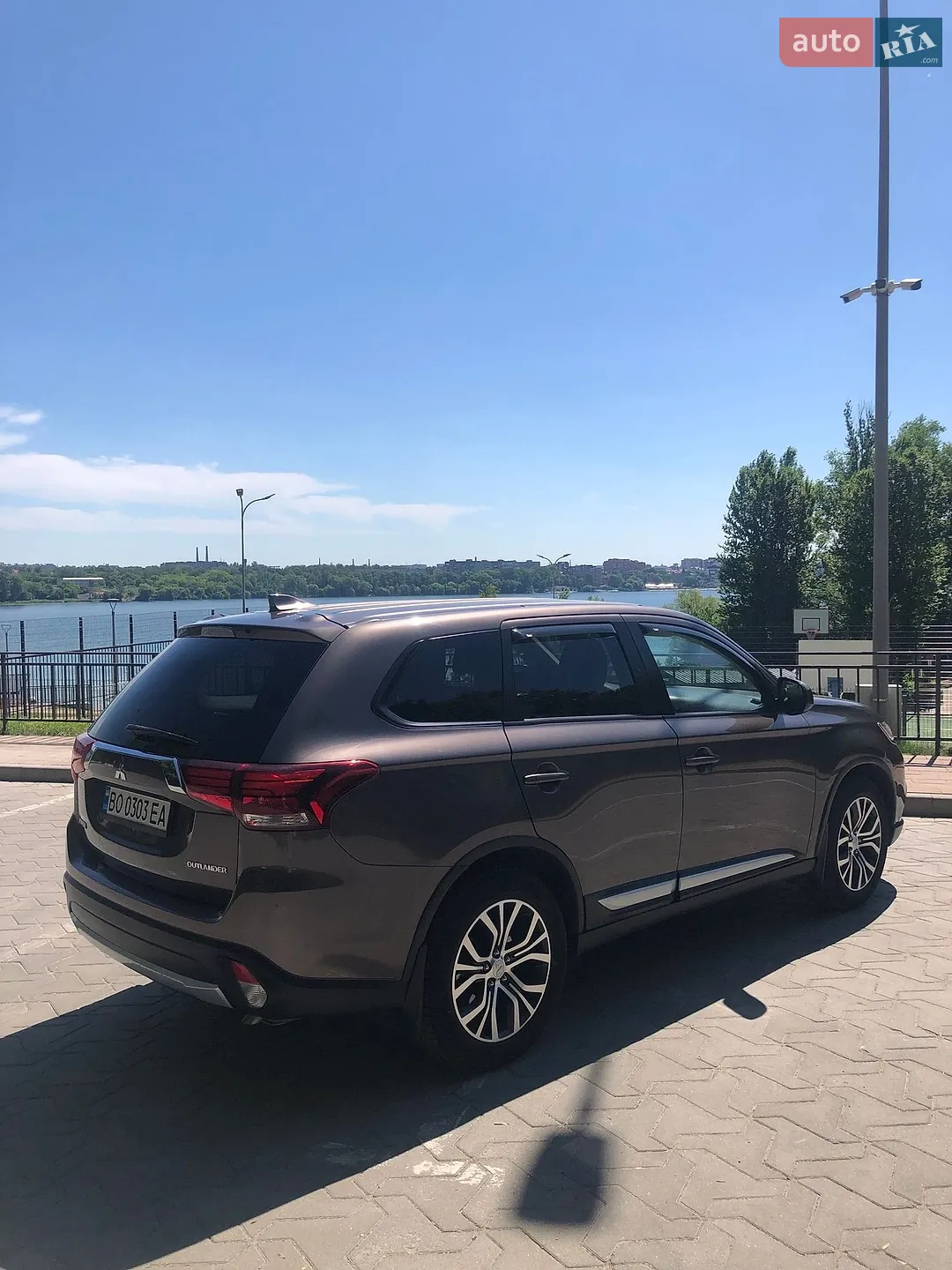 2017 Mitsubishi Outlander - фото 1