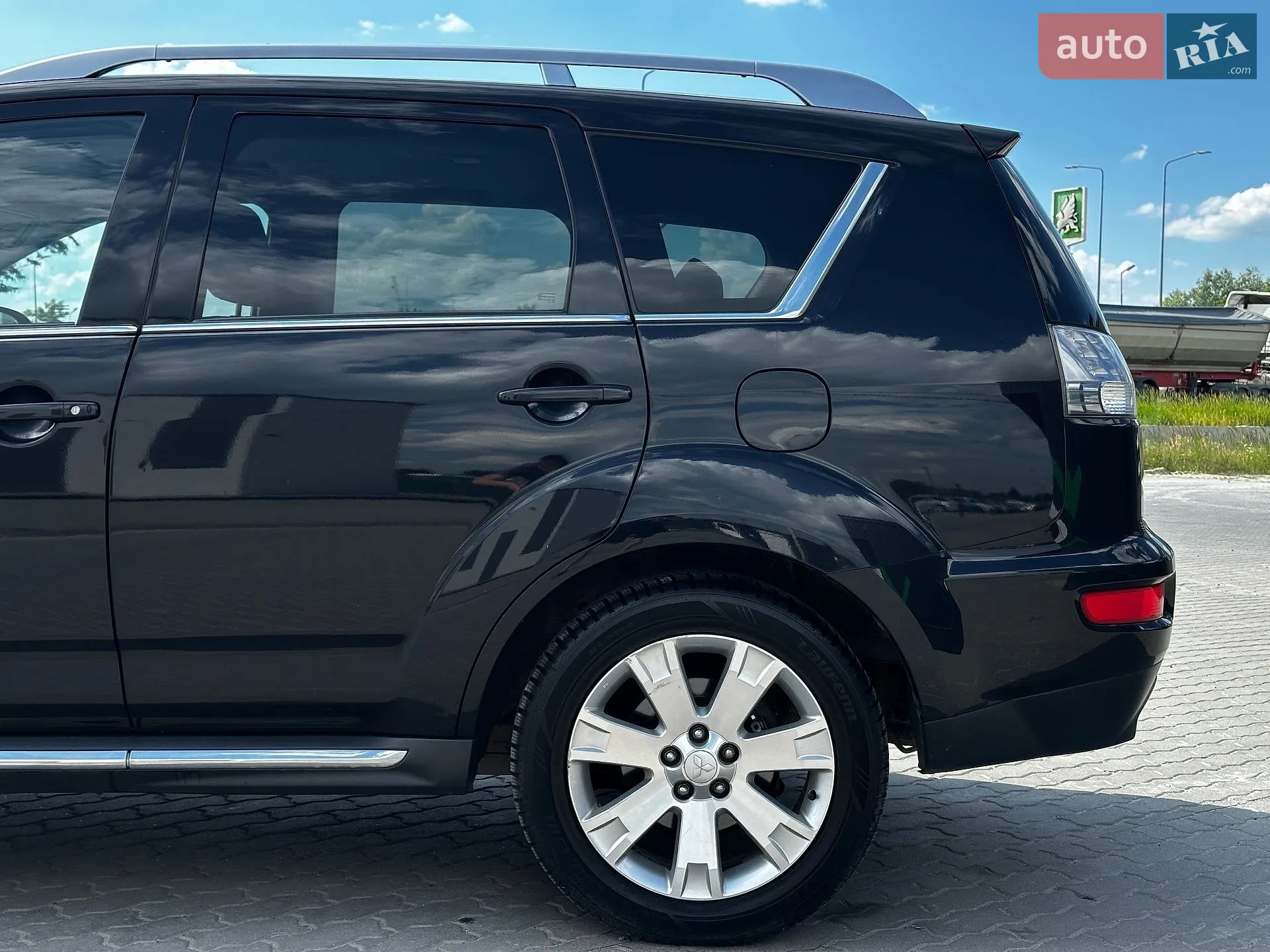 2010 Mitsubishi Outlander - мініатюра 8