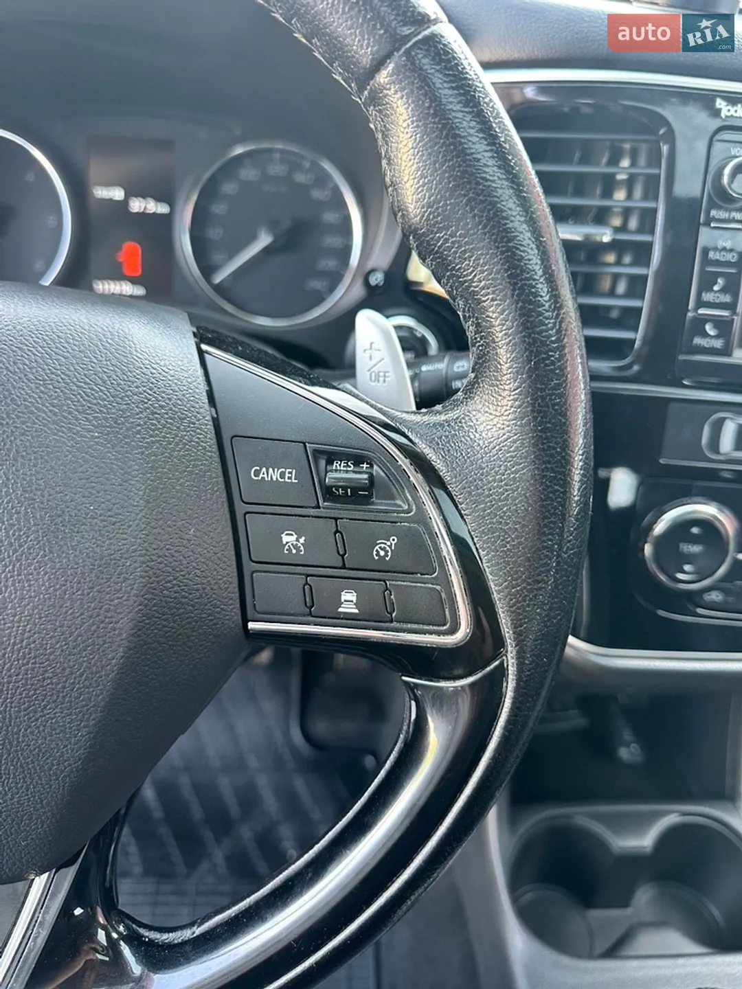2016 Mitsubishi Outlander - мініатюра 32