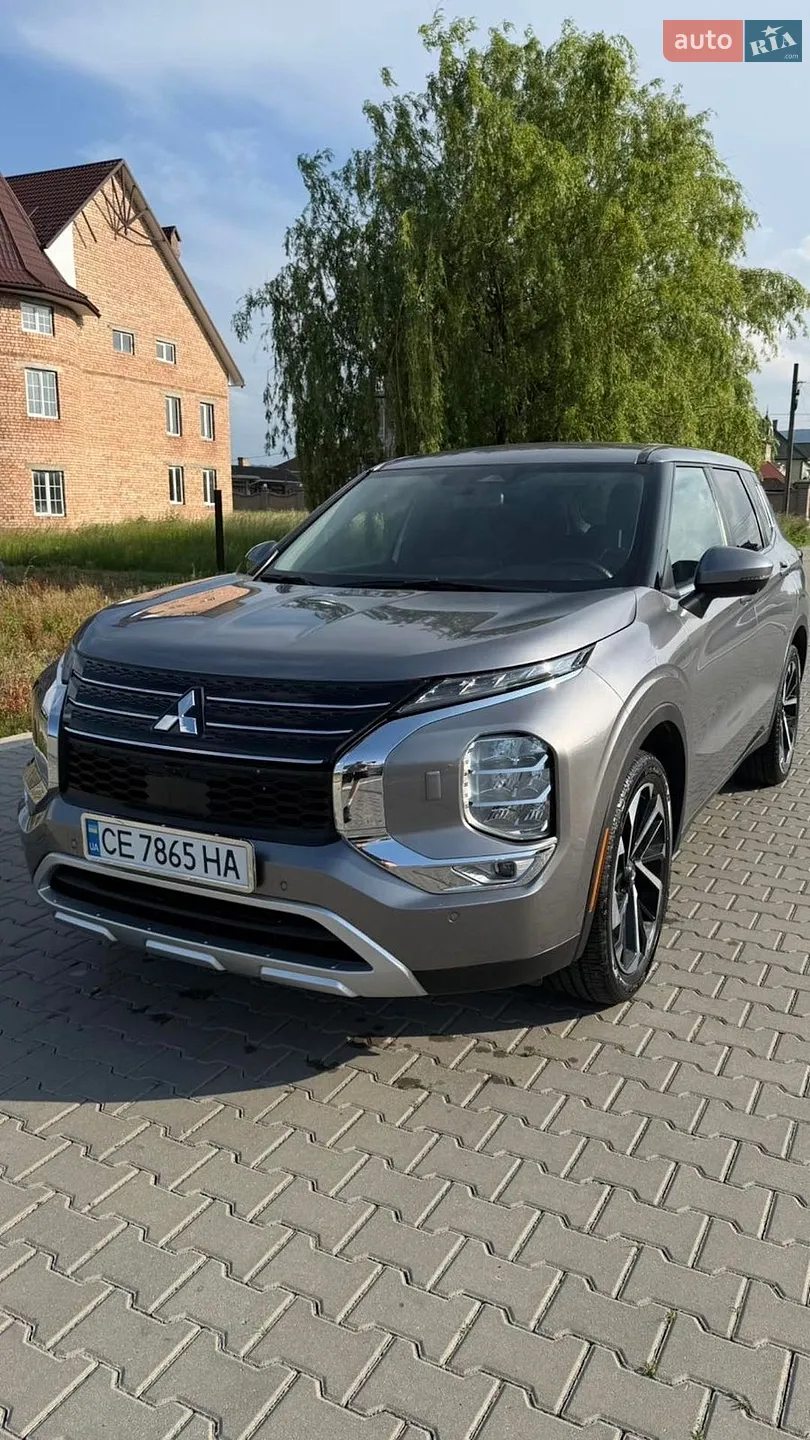 2021 Mitsubishi Outlander - фото 1