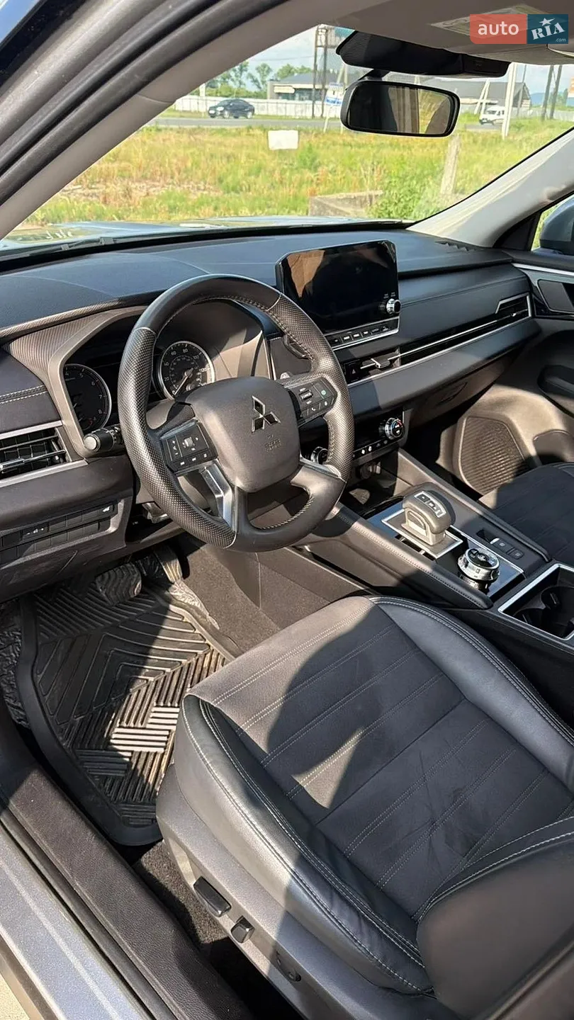 2021 Mitsubishi Outlander - мініатюра 16