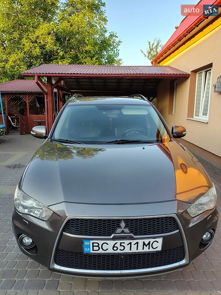 2010 Mitsubishi Outlander - мініатюра 13