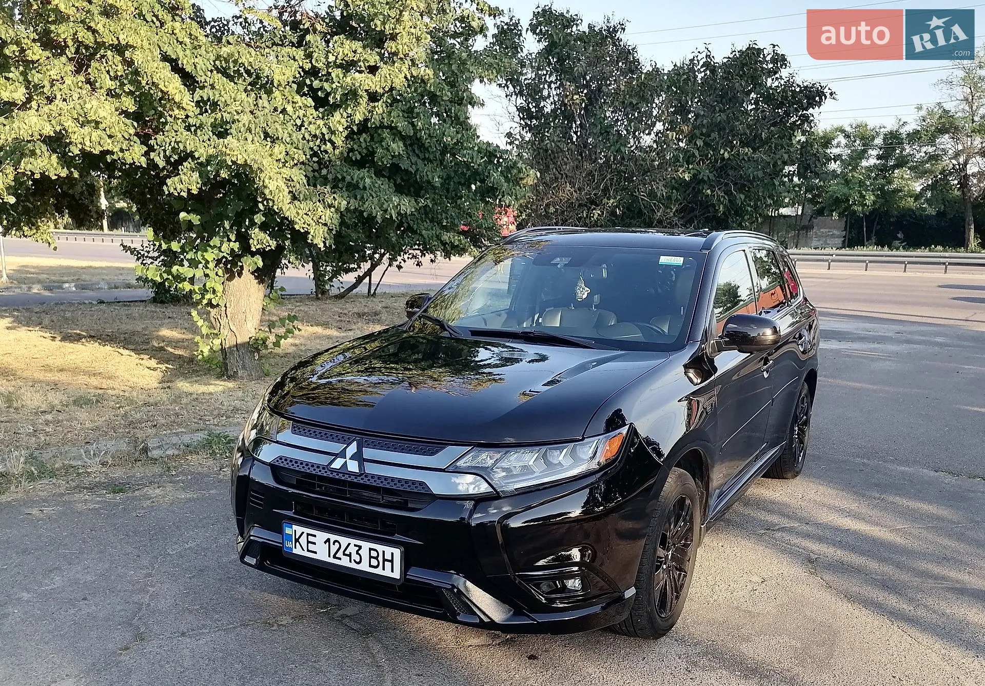 2021 Mitsubishi Outlander - фото 1