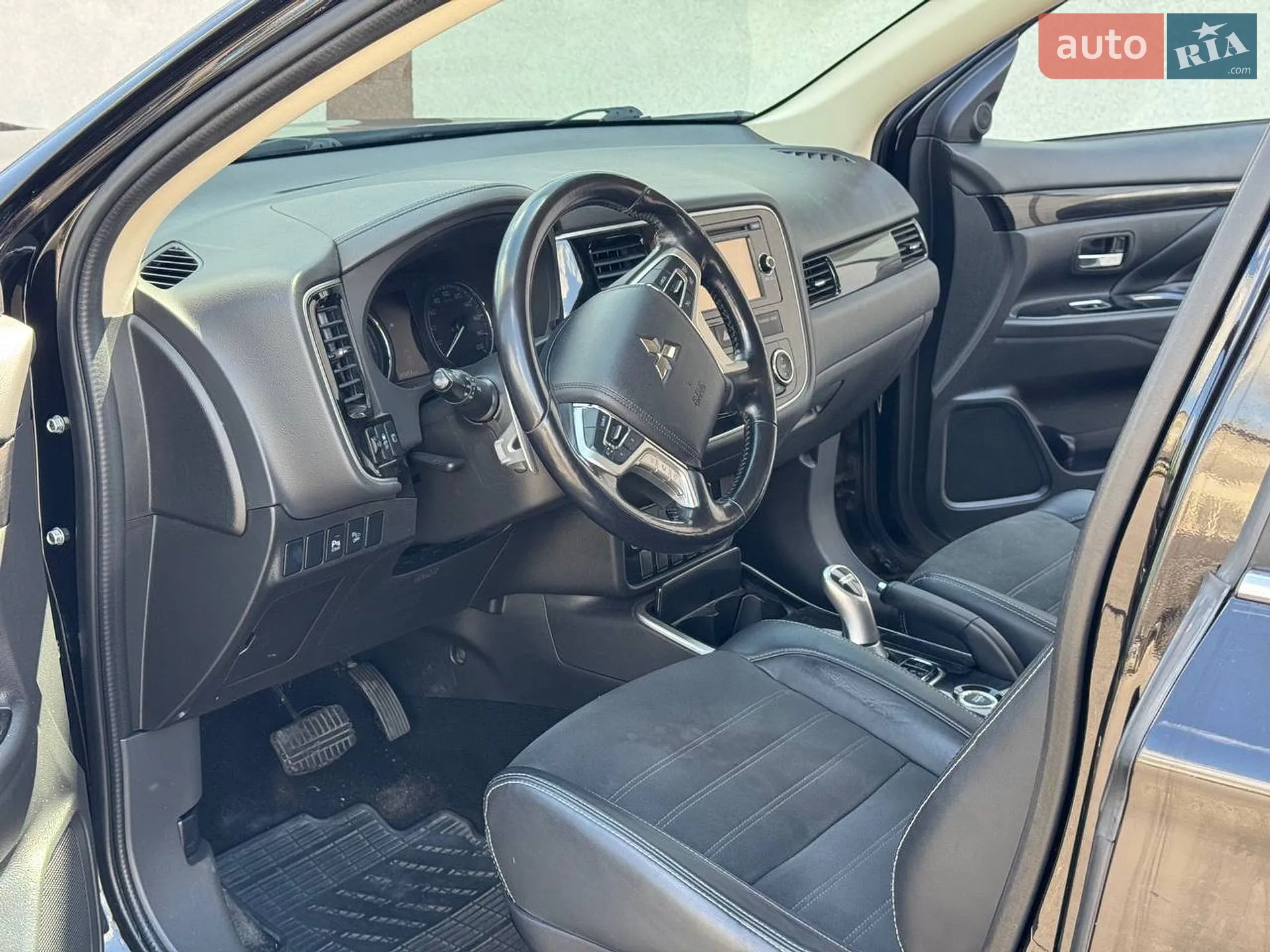 2016 Mitsubishi Outlander - мініатюра 10